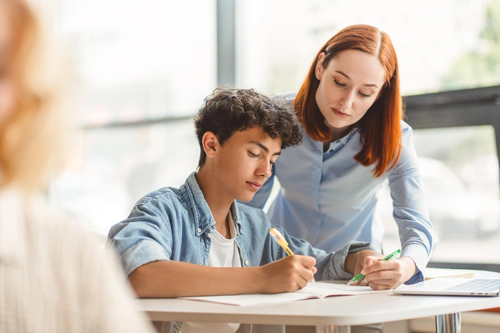 Tutor supporting a learner at Olymp Academy